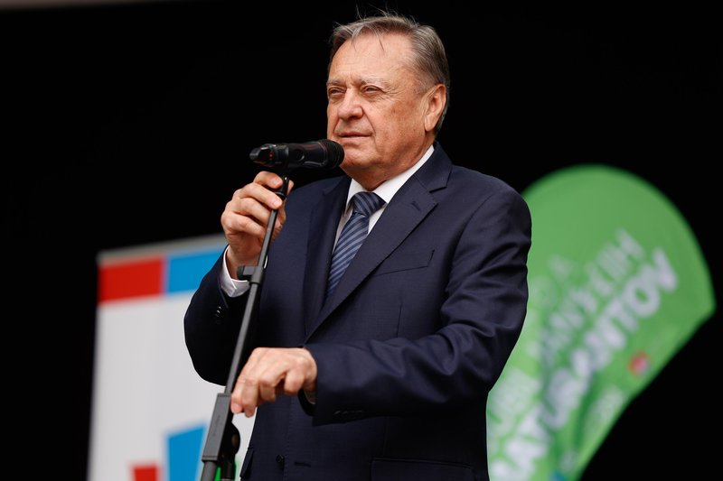 2500 maturantov je s četvorko zasedlo Kongresni trg in proslavilo konec srednje šole, a tekle so tudi solze bridke žalosti