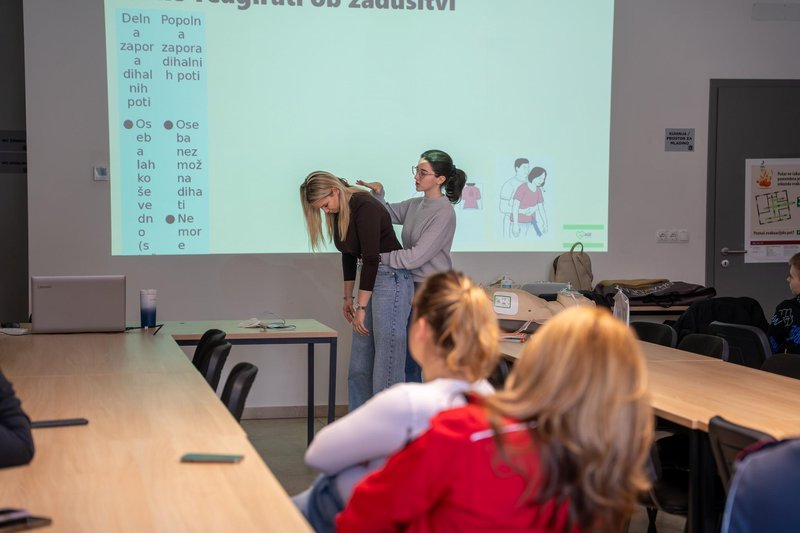 Vsem občinam že tretjič zagotovili sredstva za AED