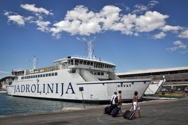 jadrolinija hrvaska izguba finance minus evri denar hrvaska morje jadransko morje turizem prevoz