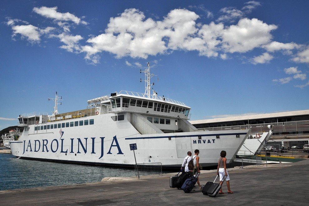 jadrolinija hrvaska izguba finance minus evri denar hrvaska morje jadransko morje turizem prevoz