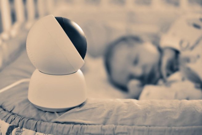 baby monitor, bele oči