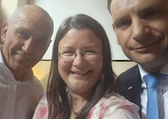 "Je to normalno?!" Fotografija politikov razburja Slovence, to si zares mislijo o njej