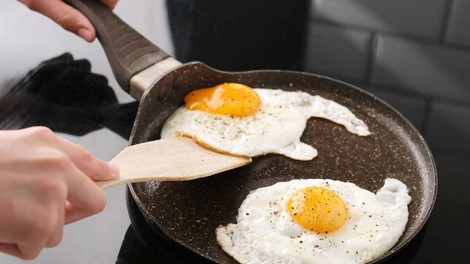 jajca na oko cvrtje skrivnost ena sestavina voda kulinarika recept hrana