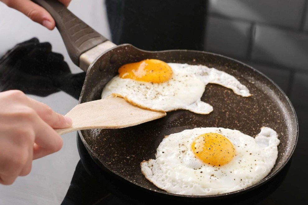 jajca na oko cvrtje skrivnost ena sestavina voda kulinarika recept hrana