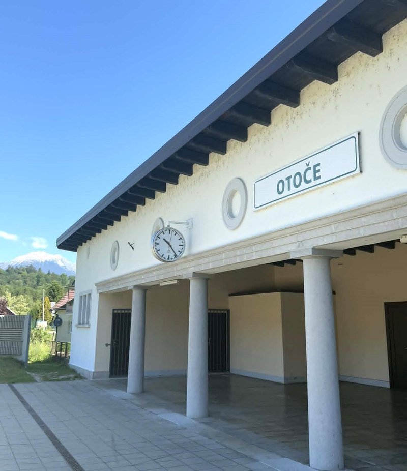 Otoce Gorenjska zelezniska postaja