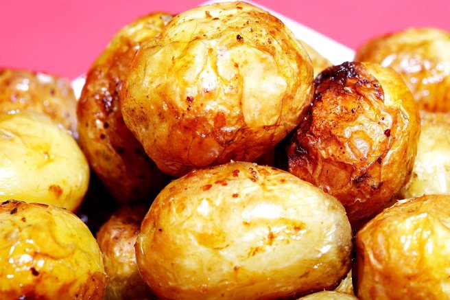 pecen krompir hrustljavo hrustljava skorjica recept trik preprosto kuhanje kuharija kuhinja pecica