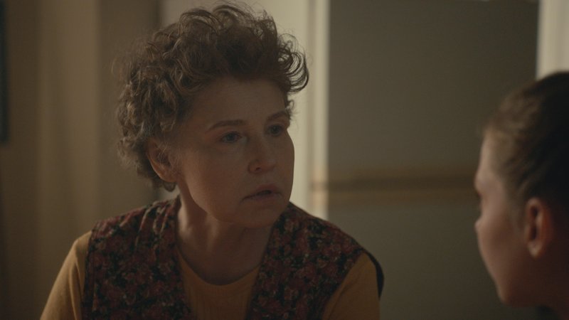 film Belo se pere na devetdeset Bronja Žakelj