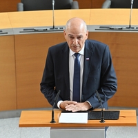 janez jansa politika parlament vlada drzavni zbor slovenija smer nova era novost ideje