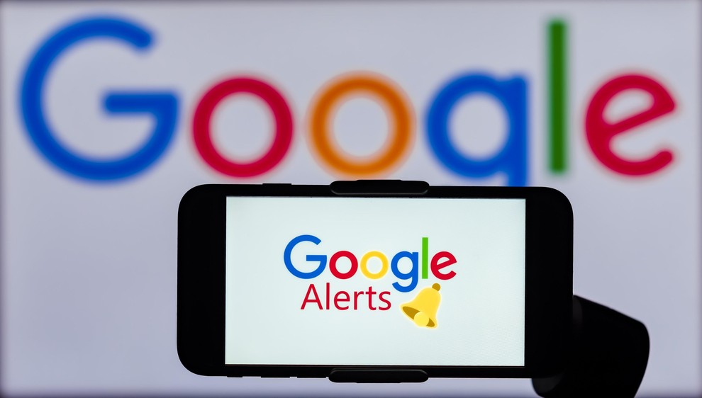 GOOGLE ALERTS Eno najpreprostejših orodij je Google Alerts, v katero se prijavite z Googlovim računom. Ko ste prijavljeni, v iskalno …