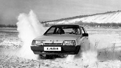 
                                                         Rusi so bili prepričani, da se je ta sovjetski avtomobil izkazal za boljšega od mnogih tujih (vozili so ga tudi številni Slovenci)
