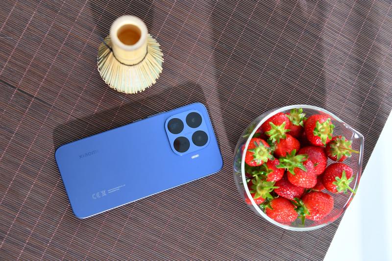 Barva, pena, trenutek: POP Matcha skozi Leica objektiv