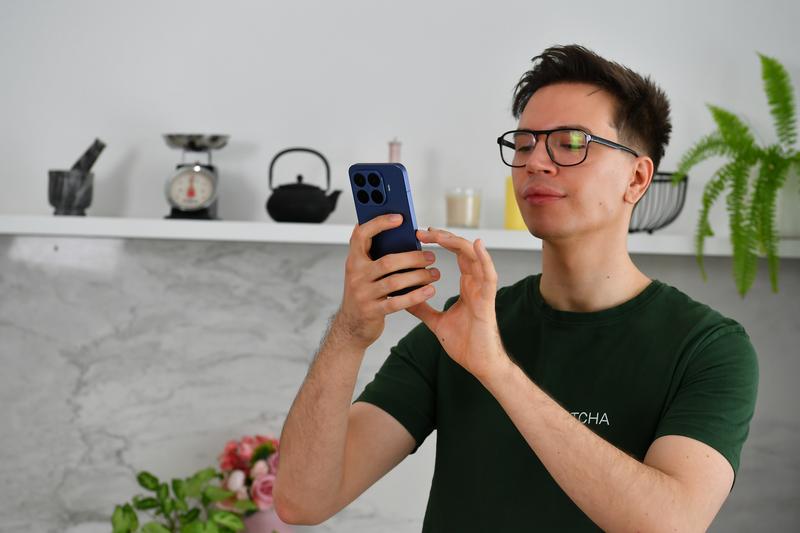 Barva, pena, trenutek: POP Matcha skozi Leica objektiv