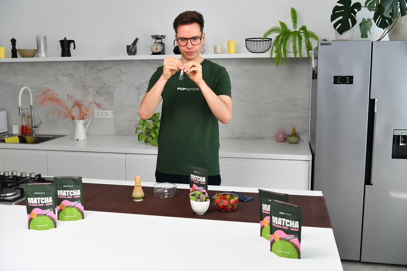 Barva, pena, trenutek: POP Matcha skozi Leica objektiv