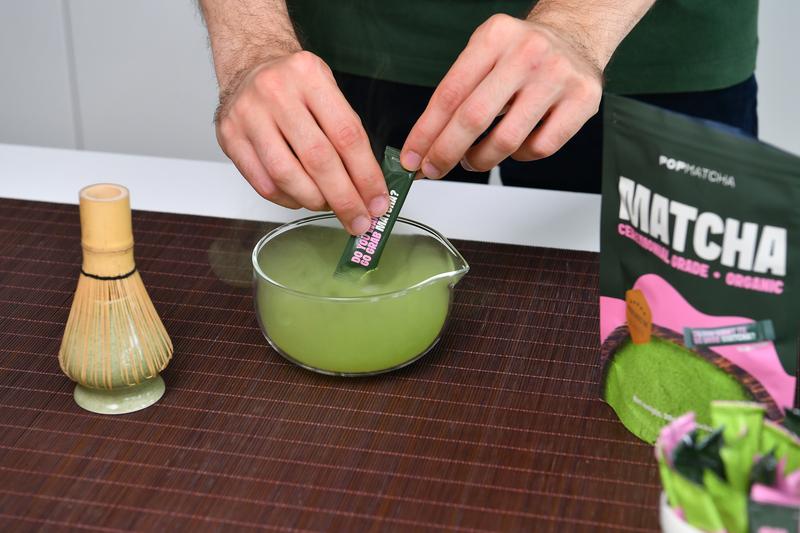 Barva, pena, trenutek: POP Matcha skozi Leica objektiv