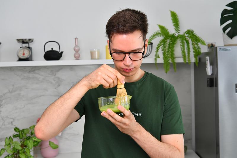 Barva, pena, trenutek: POP Matcha skozi Leica objektiv
