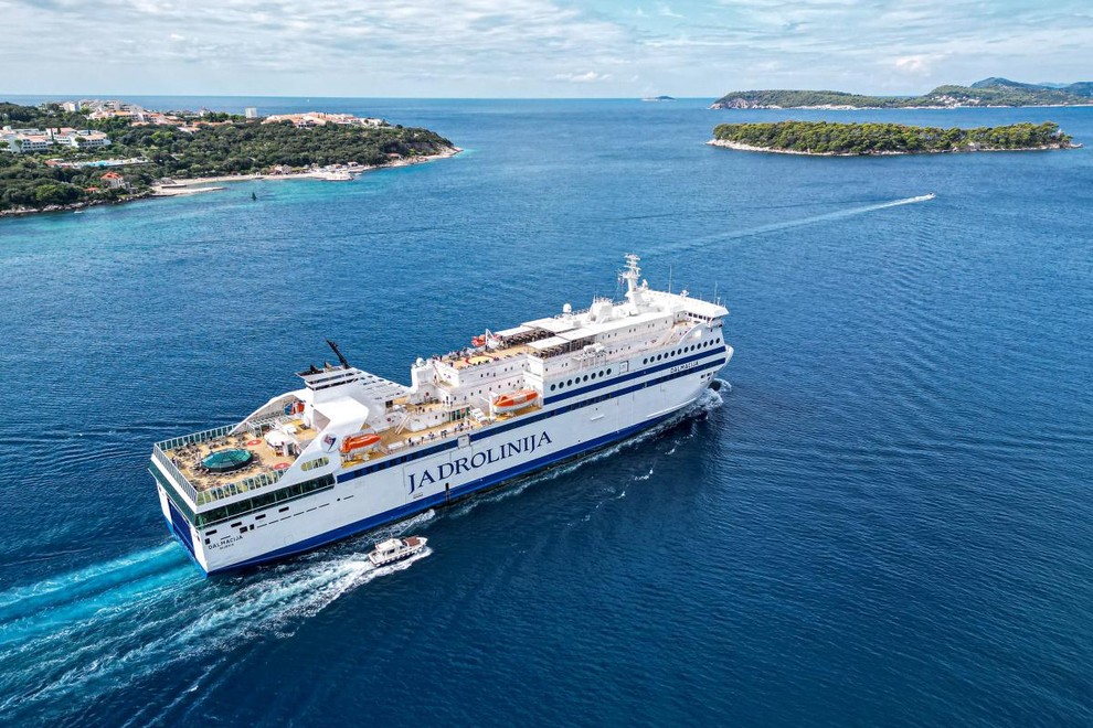 trajekt dalmacija hrvaska jadran jadransko morje dubrovnik bari italija turizem morje zabava izkusnja