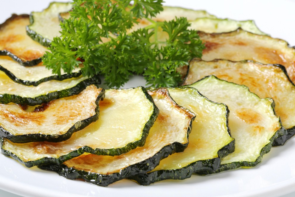 KORIST ZA SRCE IN OŽILJE Zaradi vlaknin, kalija, magnezija in vitamina K lahko bučke prispevajo tudi k zdravju srca. Topne …