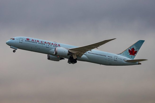 Pilot brez licence pilotiral potniška letala svetovno znane družbe: opravil več kot 900 letov, takole pa so ga razkrinkali