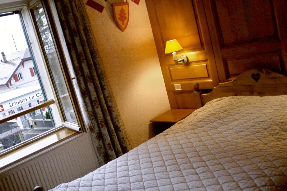 Glava v eni, noge v drugi državi. Ste že spali v dveh državah istočasno — v tem neverjetnem hotelu se vam bo zgodilo prav to! (foto: Profimedia)