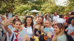 
                                                         (GALERIJA) Utrinki z nepozabne poletne zabave Metropolitan Happy Hour v Švicariji