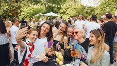 
                                                         (GALERIJA) Utrinki z nepozabne poletne zabave Metropolitan Happy Hour v Švicariji