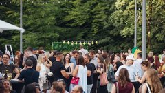 
                                                         (GALERIJA) Utrinki z nepozabne poletne zabave Metropolitan Happy Hour v Švicariji