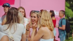 
                                                         (GALERIJA) Utrinki z nepozabne poletne zabave Metropolitan Happy Hour v Švicariji