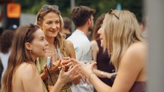 
                                                         (GALERIJA) Utrinki z nepozabne poletne zabave Metropolitan Happy Hour v Švicariji