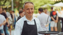 
                                                         (GALERIJA) Utrinki z nepozabne poletne zabave Metropolitan Happy Hour v Švicariji