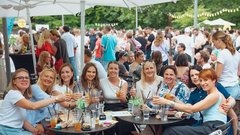 
                                                         (GALERIJA) Utrinki z nepozabne poletne zabave Metropolitan Happy Hour v Švicariji