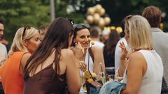
                                                         (GALERIJA) Utrinki z nepozabne poletne zabave Metropolitan Happy Hour v Švicariji