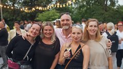 
                                                         (GALERIJA) Utrinki z nepozabne poletne zabave Metropolitan Happy Hour v Švicariji
