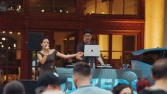 
                                                         (GALERIJA) Utrinki z nepozabne poletne zabave Metropolitan Happy Hour v Švicariji