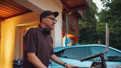 
                                                         (GALERIJA) Utrinki z nepozabne poletne zabave Metropolitan Happy Hour v Švicariji