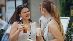 
                                                         (GALERIJA) Utrinki z nepozabne poletne zabave Metropolitan Happy Hour v Švicariji