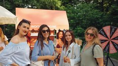 
                                                         (GALERIJA) Utrinki z nepozabne poletne zabave Metropolitan Happy Hour v Švicariji