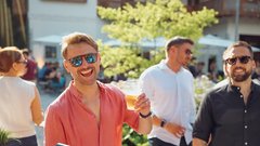 
                                                         (GALERIJA) Utrinki z nepozabne poletne zabave Metropolitan Happy Hour v Švicariji