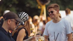
                                                         (GALERIJA) Utrinki z nepozabne poletne zabave Metropolitan Happy Hour v Švicariji