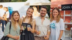 
                                                         (GALERIJA) Utrinki z nepozabne poletne zabave Metropolitan Happy Hour v Švicariji