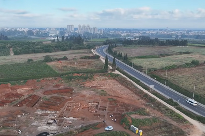 dva kipa preteklost zgodovina arheologija izrael najdba odkritje grcija sparta delavci zeleznica