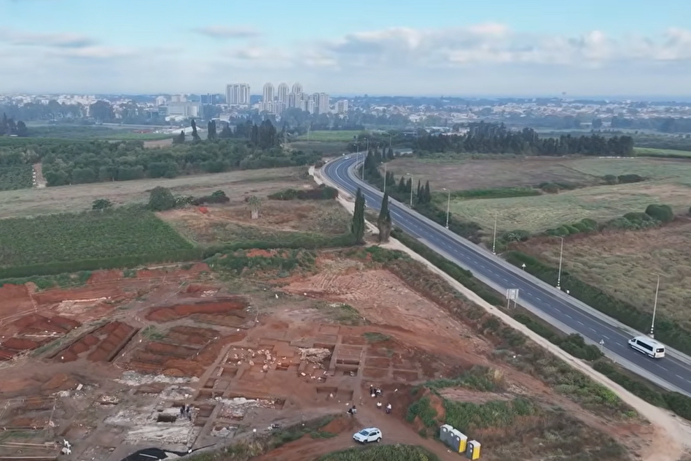 dva kipa preteklost zgodovina arheologija izrael najdba odkritje grcija sparta delavci zeleznica