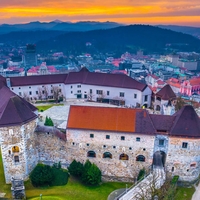 ljubljanski grad ljubljana slovenija zgodovina arheologija najdbe preteklost clovestvo izkopavanje