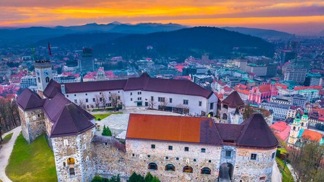 ljubljanski grad ljubljana slovenija zgodovina arheologija najdbe preteklost clovestvo izkopavanje
