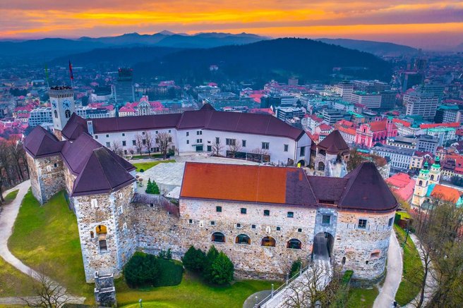 ljubljanski grad ljubljana slovenija zgodovina arheologija najdbe preteklost clovestvo izkopavanje