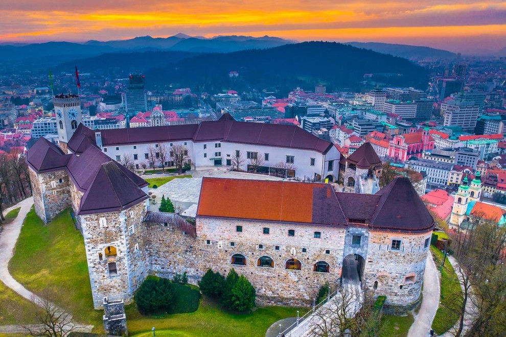 ljubljanski grad ljubljana slovenija zgodovina arheologija najdbe preteklost clovestvo izkopavanje