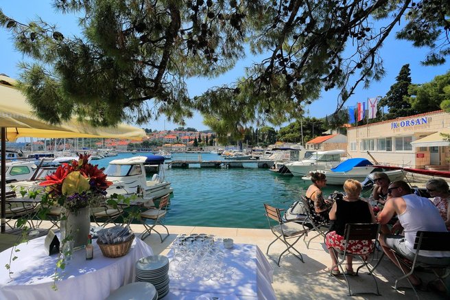 ceska turizem turist hrvaska jadran jadransko morje cene restavracije bari italija primerjava jeza bes