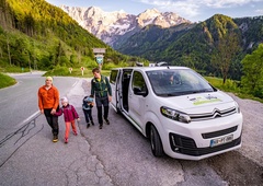 Poletje brez avtomobila: priljubljena turistična linija po naših alpskih dolinah letos z veliko novostjo
