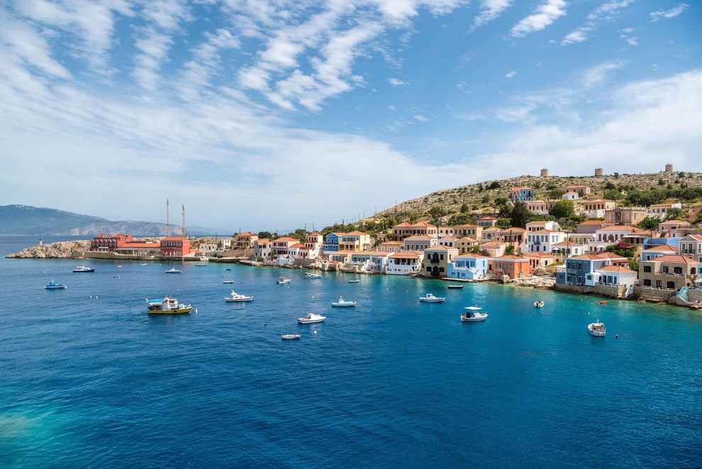 Halki v Grčiji Halki je majhen otok v grškem otočju Dodekanez, ki ga večina turistov še ni odkrila. Otok izžareva …