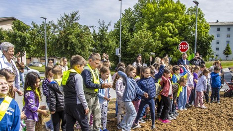 Slovenske železnice s projektom Sejemo sončno prihodnost povezujejo skupnosti in trajnostne vrednote