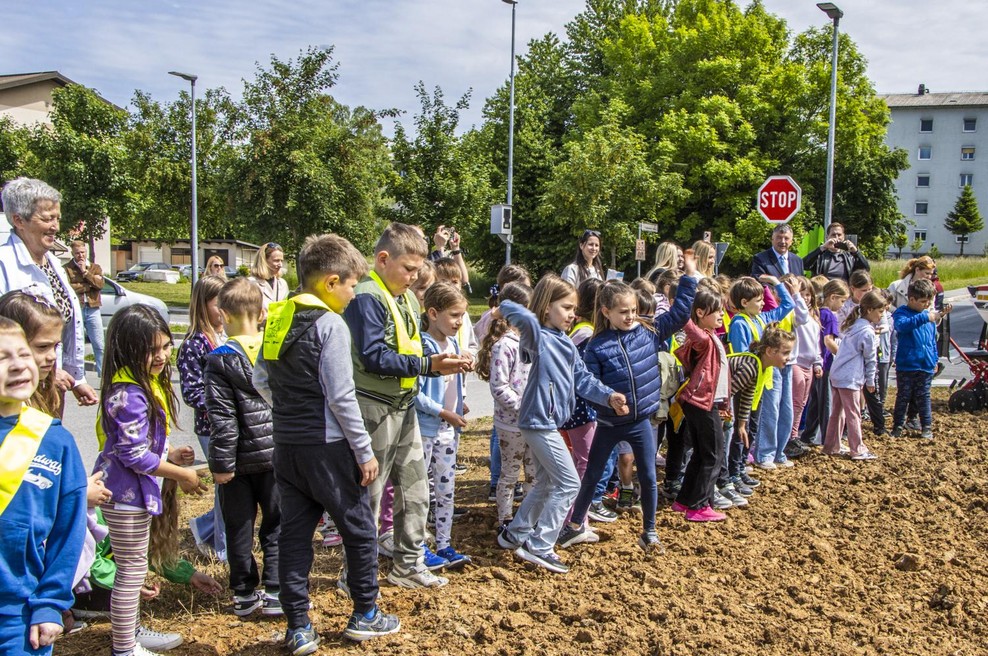 Slovenske železnice s projektom Sejemo sončno prihodnost povezujejo skupnosti in trajnostne vrednote (foto: Miško Kranjec / Slovenske železnice)